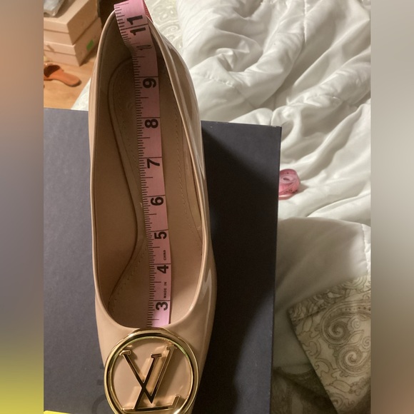 The Fabulous LV Madeleine pumps from Louis Vuitton.  Pure class.  😍😍😍 - Picture 10 of 12